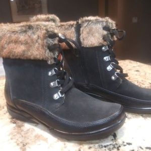 CLARKS "KEARNS RAMSEY" BLACK ANKLE BOOTS